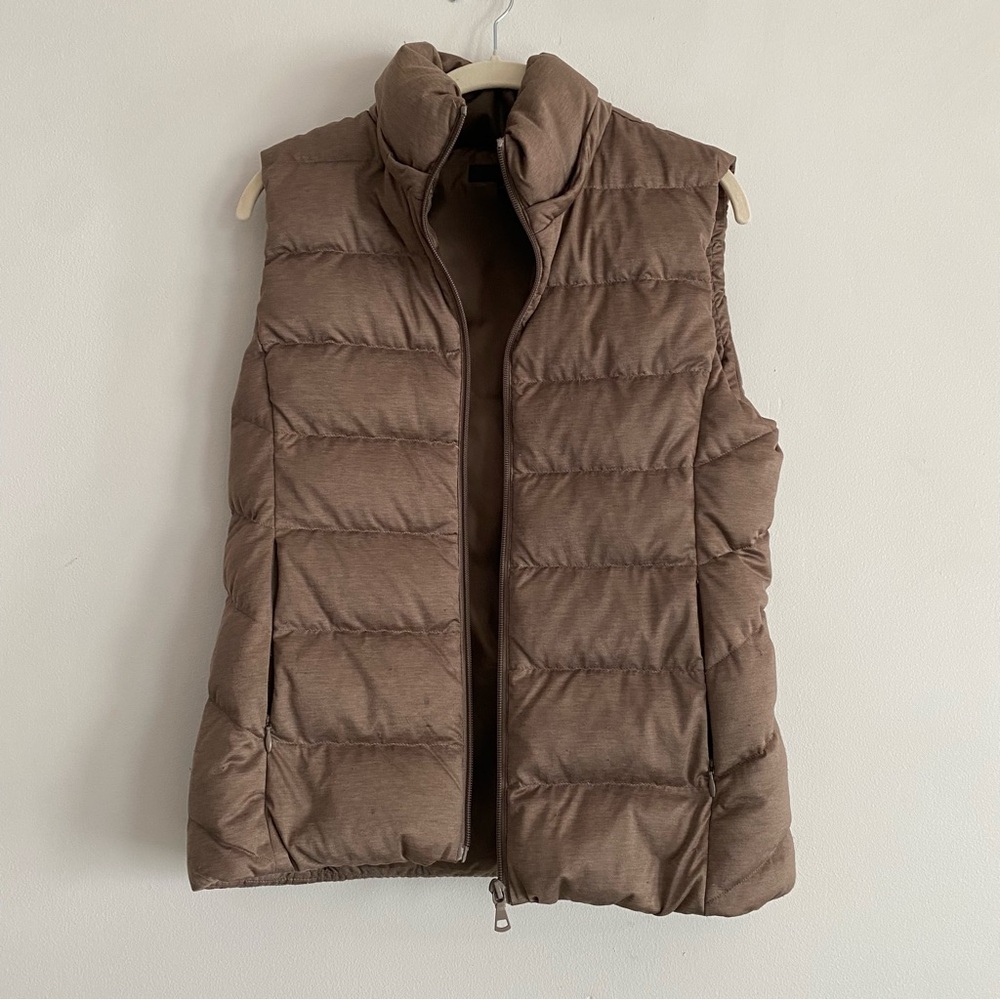 Uniqlo Brown Quilted Puffer Vest with Detachable Hood and Side Zip Pockets Sz M - Picture 1 of 7